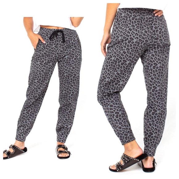 Celebrity Pink Junior Ladies High Rise Grey Leopard Print Stylish Jogger SZ XS - Picture 1 of 4